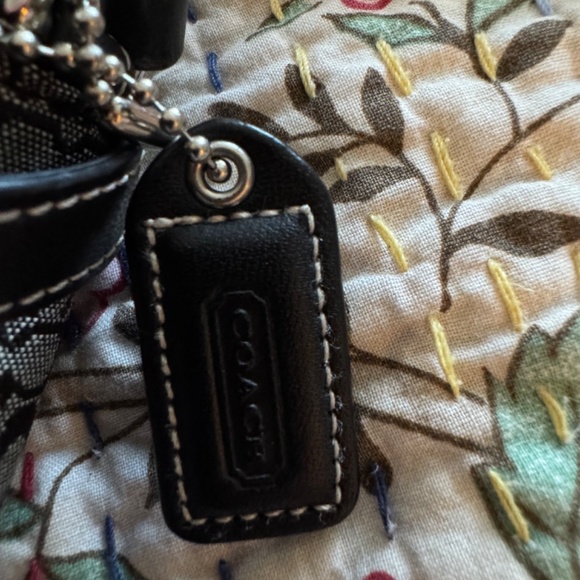 EUC Coach Signature C Crossbody - Picture 6 of 7